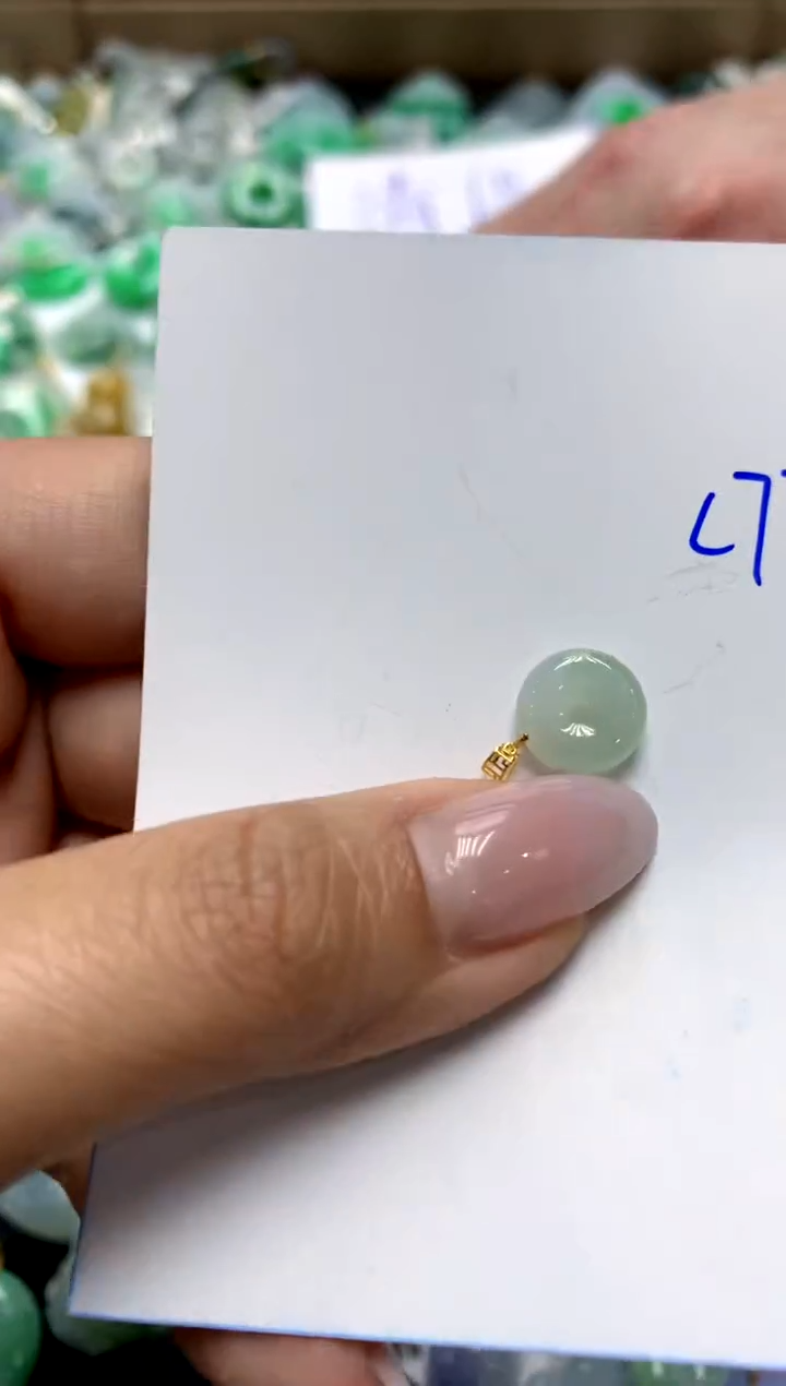 翡翠18K金镶嵌颈饰1111111111111111