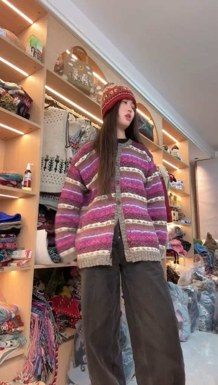 羊毛紫色提花毛衣