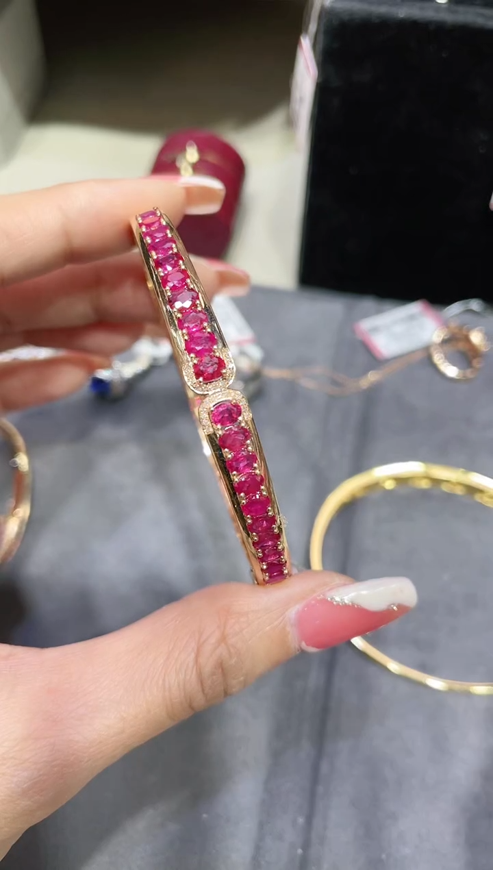 18K金镶嵌天然红宝石手镯 K玫