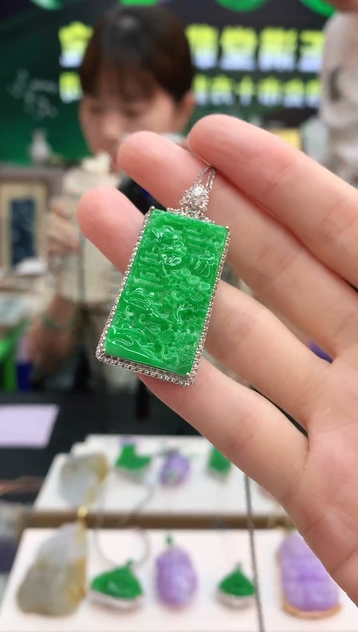 【闪购商品】翡翠颈饰18K金镶嵌赠礼盒证书 小君