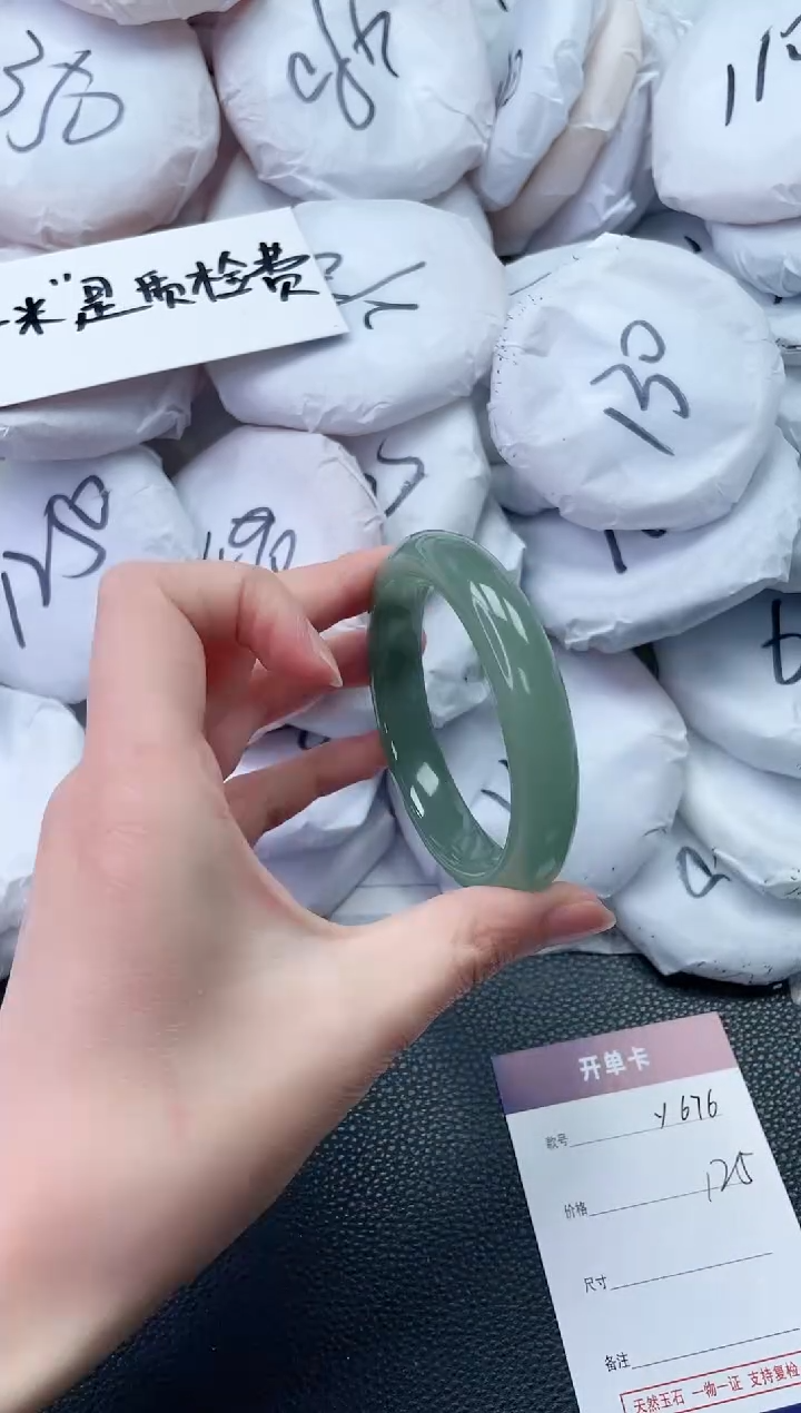 【闪购商品】石英质玉手镯未镶嵌Y676