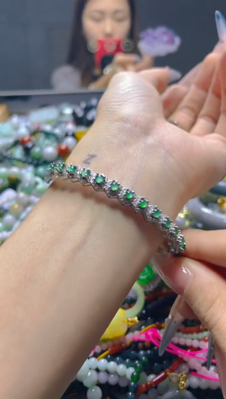 颈饰未镶嵌翡翠/T/翡翠A货，一件也是批发价