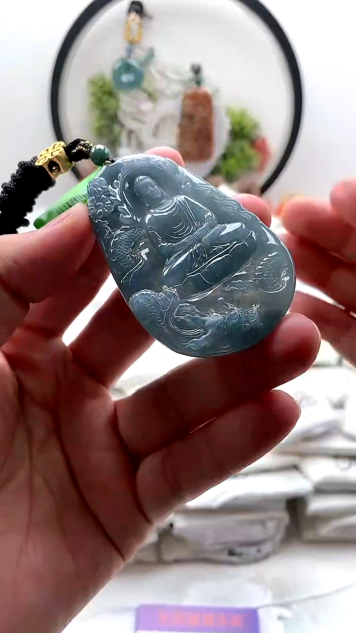 颈饰未镶嵌翡翠大日如来