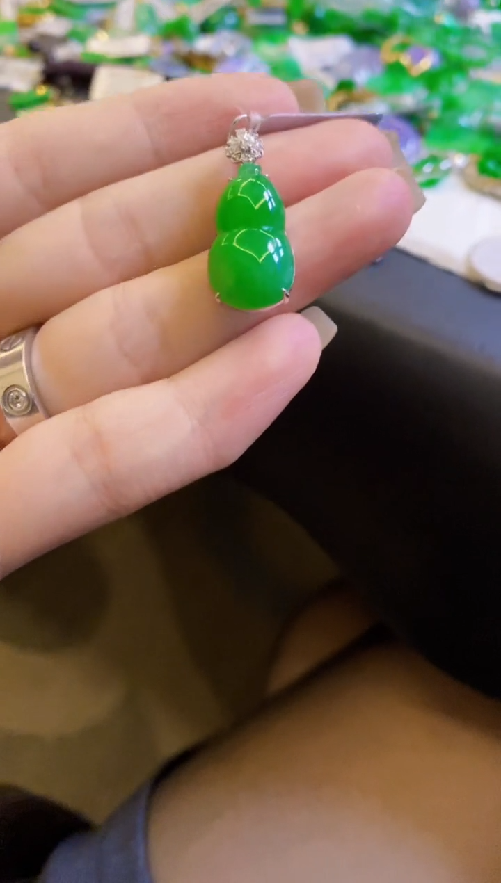 【闪购商品】翡翠颈饰18K金镶嵌吊坠