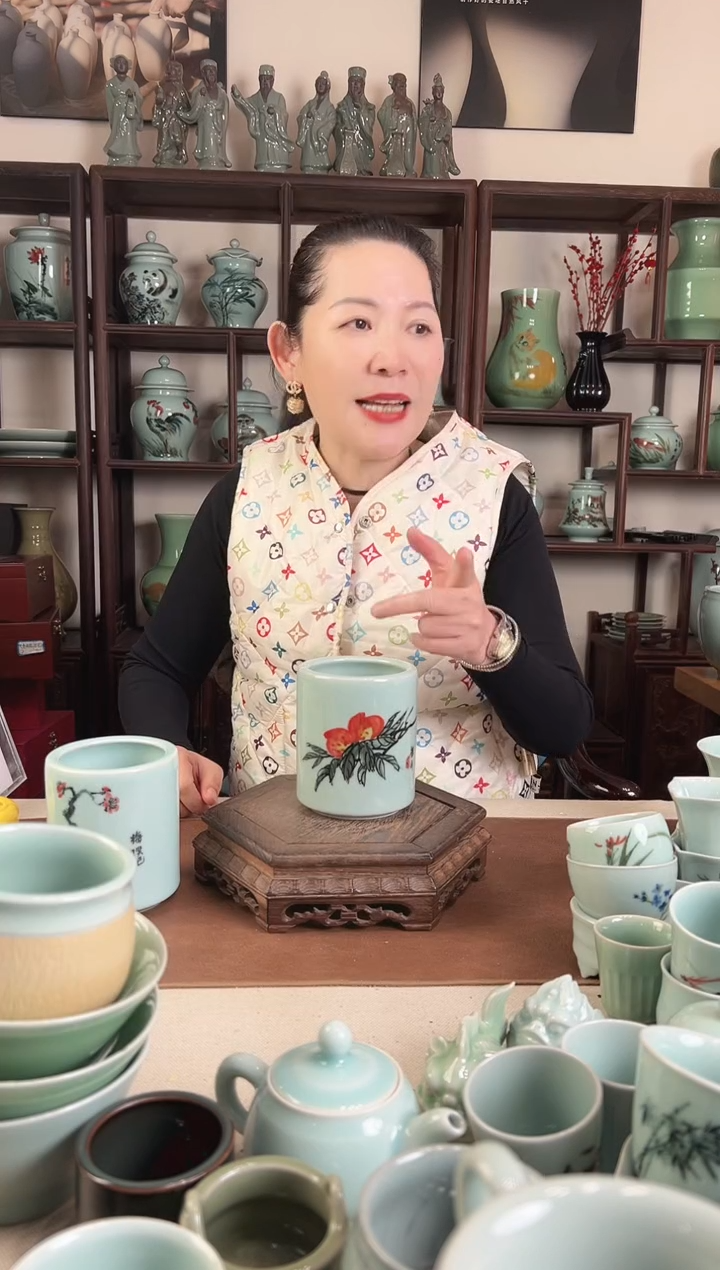 釉中彩 桃子画 笔筒