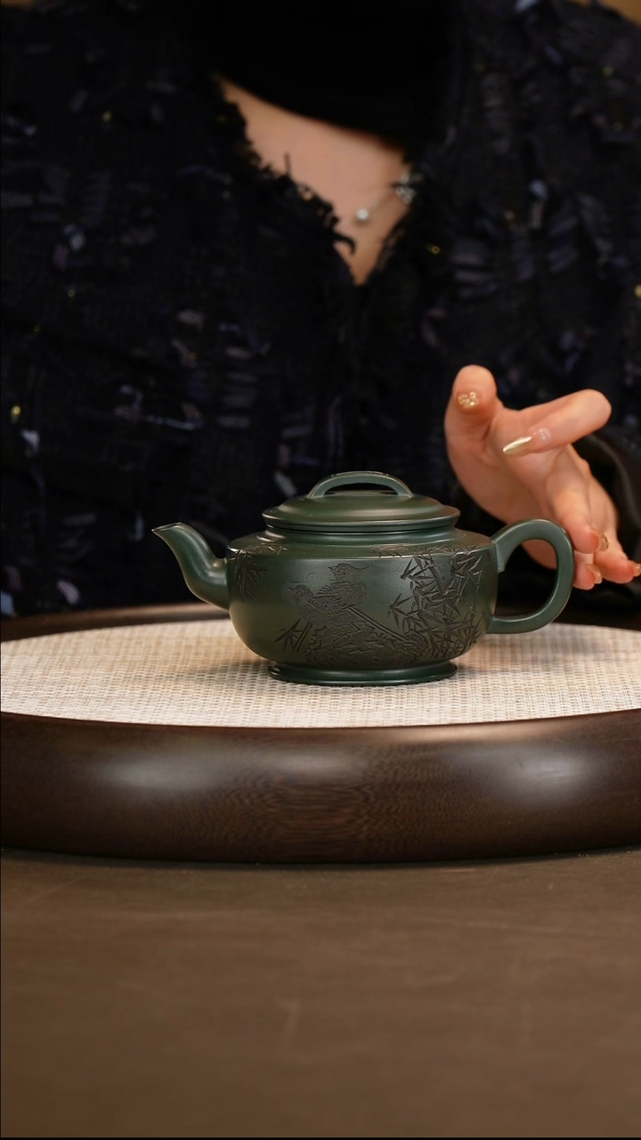 李昌鸿 明式汉瓦 老绿泥 300c/竹杯/狮象玉鼎/中堂画