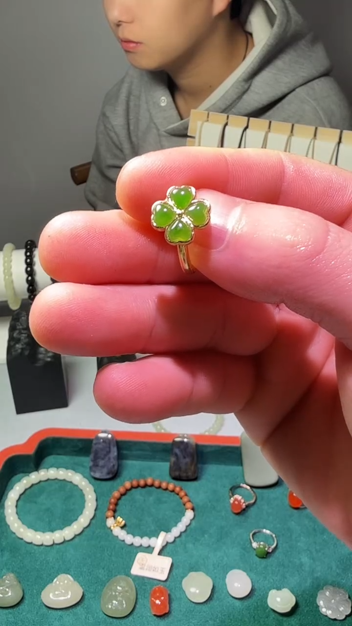 未镶嵌戒指和田玉钰和珠宝碧玉四叶草戒指