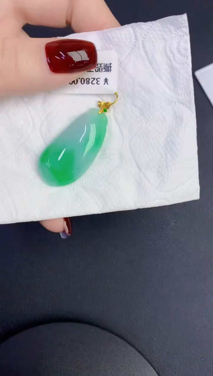 颈饰18K金镶嵌翡翠缅甸天然翡翠A货