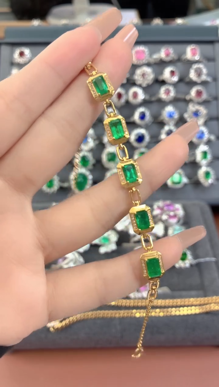 18K金镶嵌手链祖母绿-4.32克拉