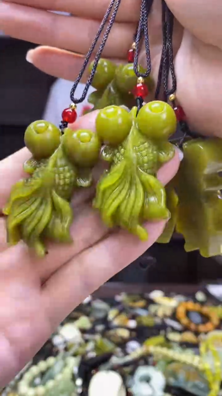 未镶嵌岫玉挂件  多品发一