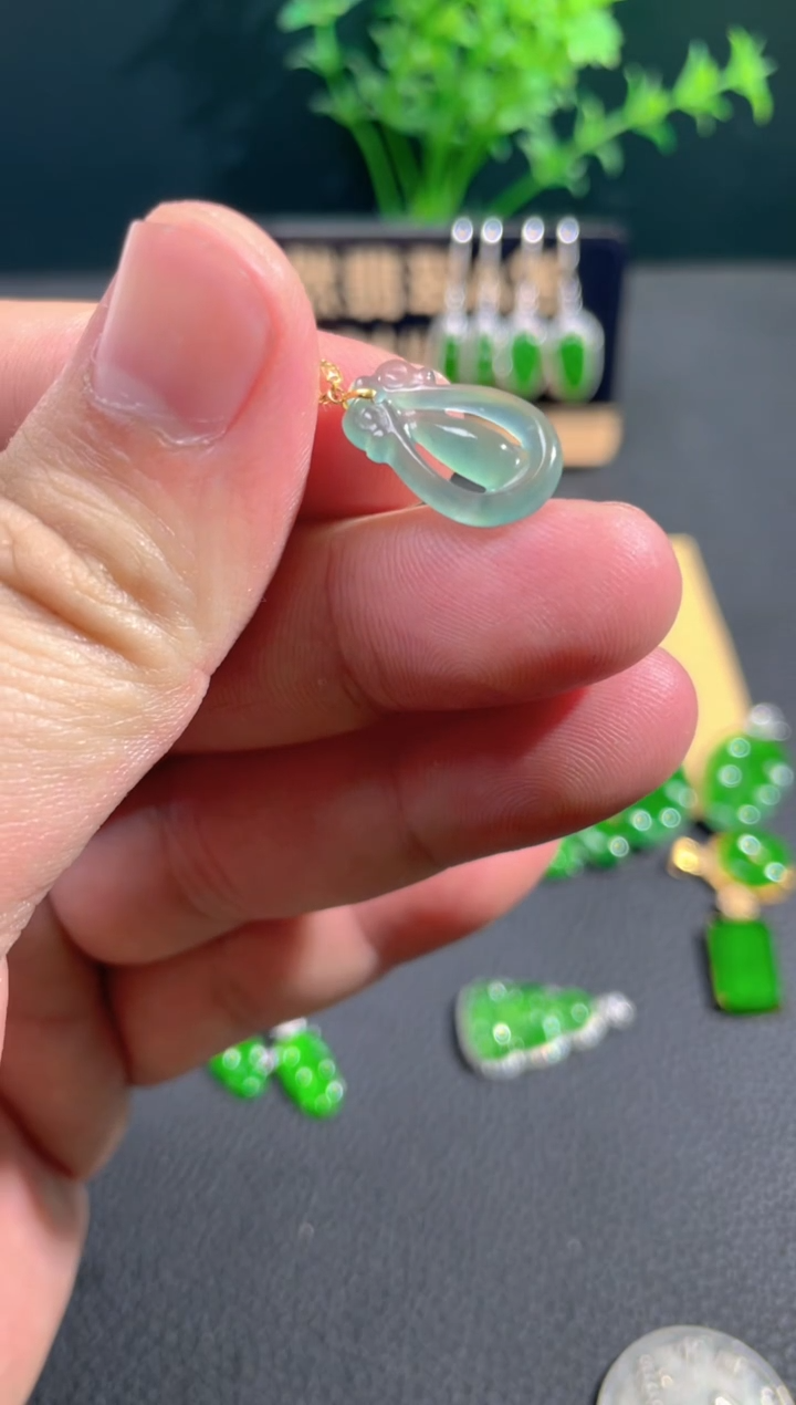 【闪购商品】翡翠颈饰18K金镶嵌翡翠
