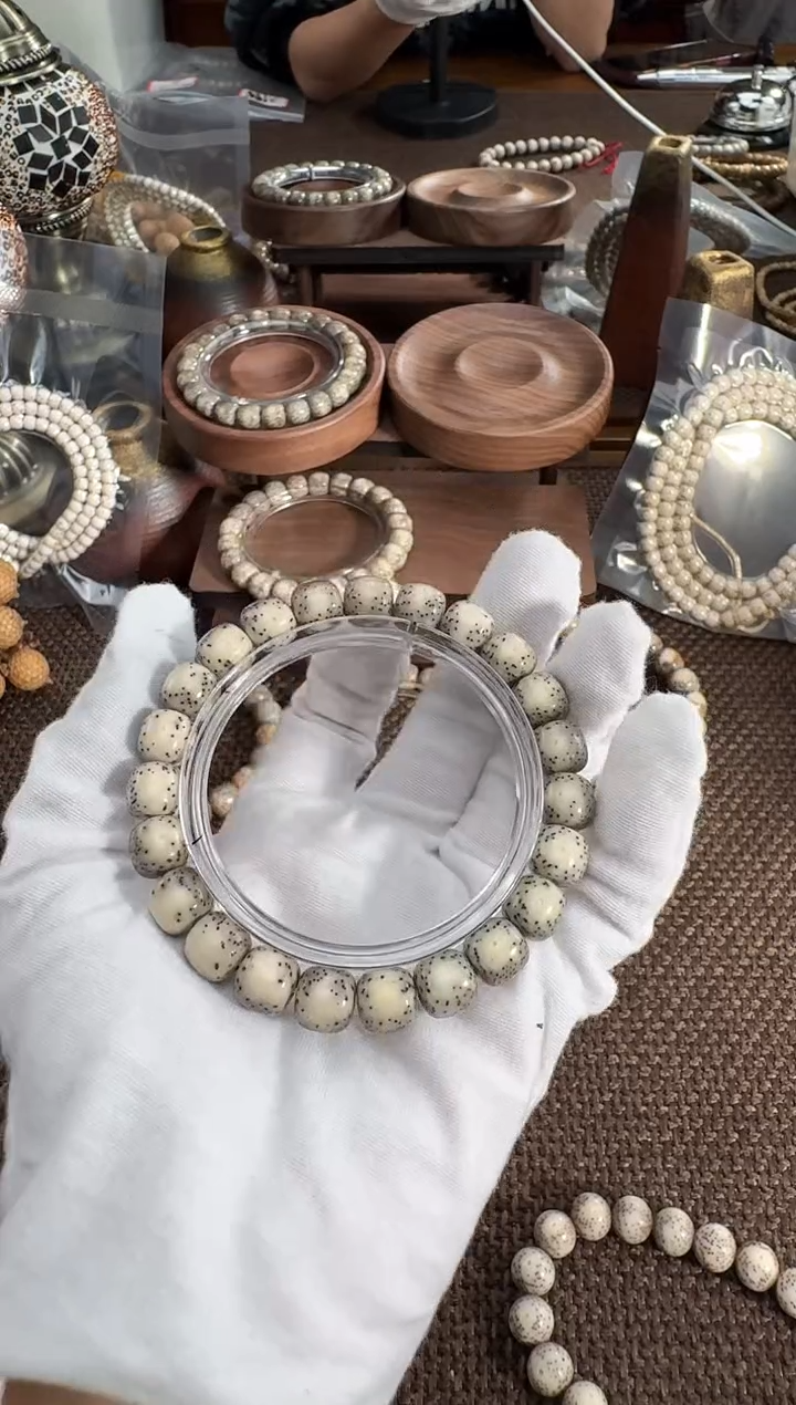 手串星月菩提灰糯冰透料2097