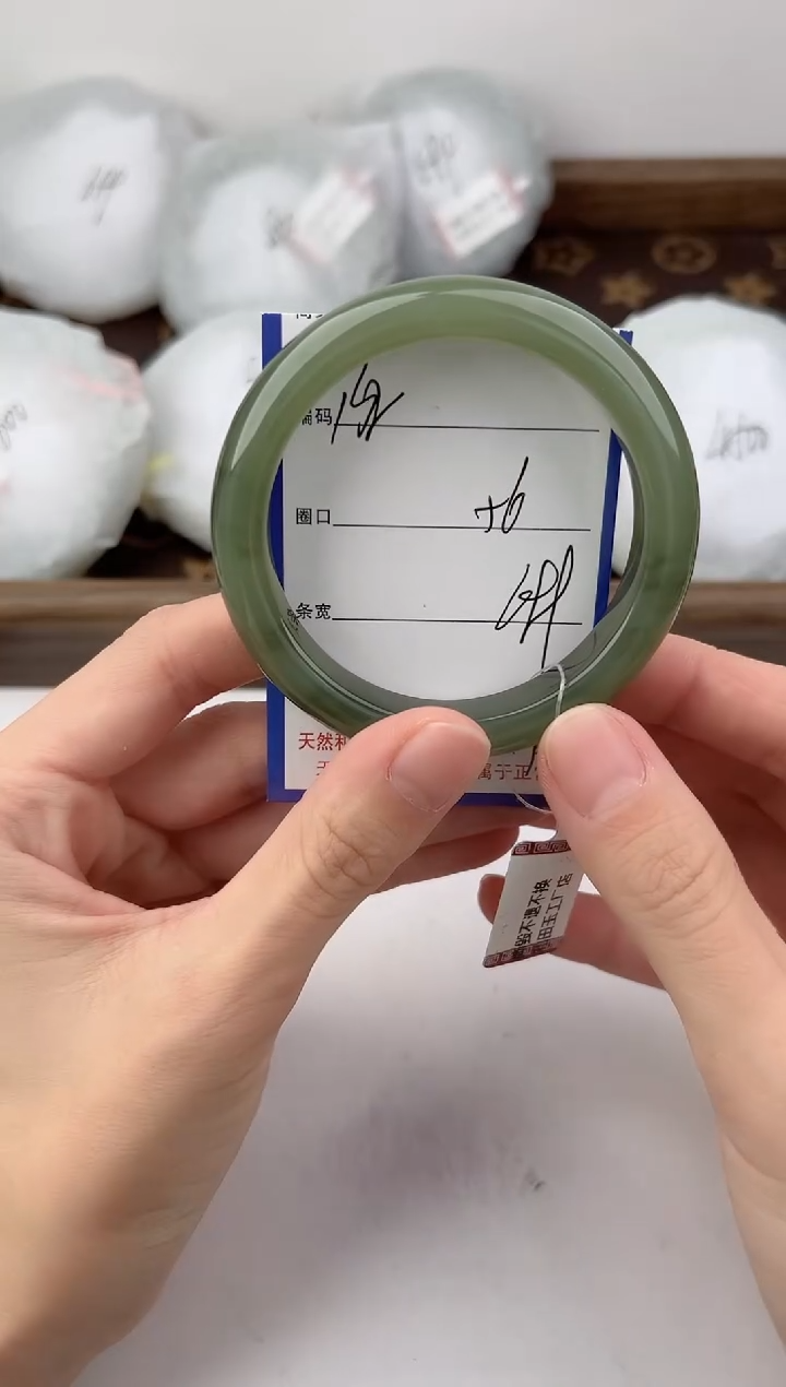 未镶嵌手镯和田玉132颜色微差无瑕疵