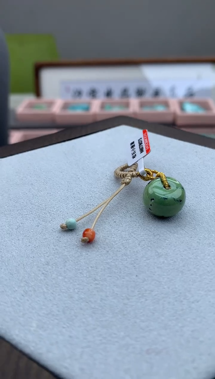 【闪购商品】南红玛瑙未镶嵌挂件Q196