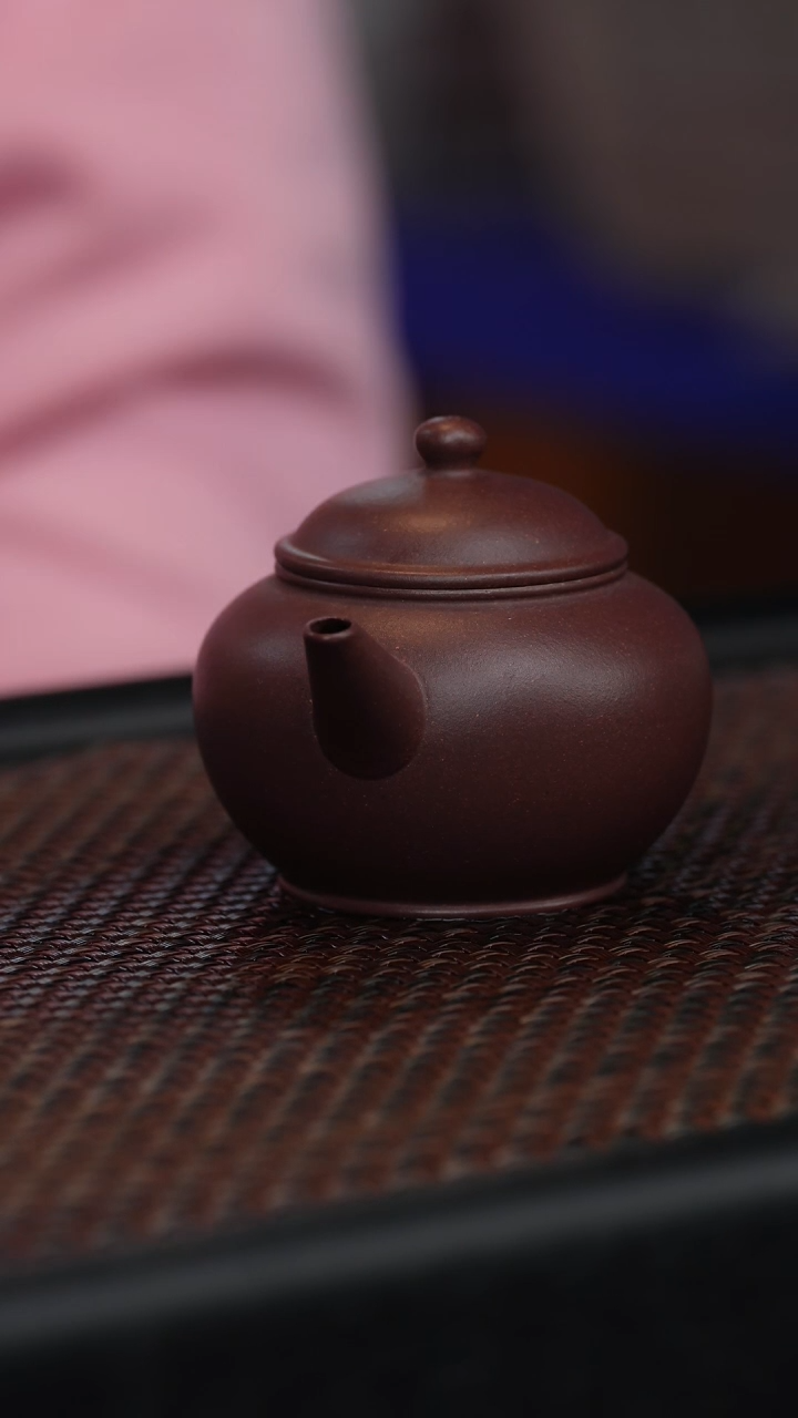 【闪购商品】宜兴紫砂原矿半手底槽清水平110cc左右