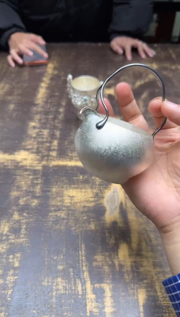 文*呆坐雪花银月白提梁公杯