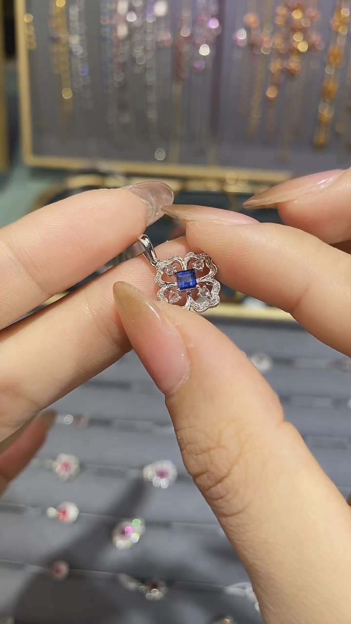 【闪购商品】蓝宝石颈饰18K金镶嵌吊坠