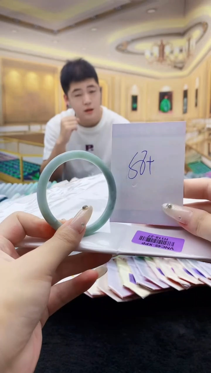 翡翠手镯未镶嵌      H118-27