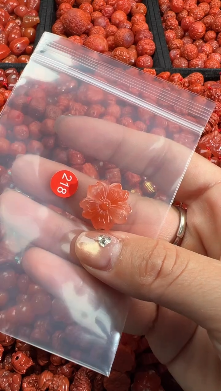 【闪购商品】南红玛瑙未镶嵌颈饰1