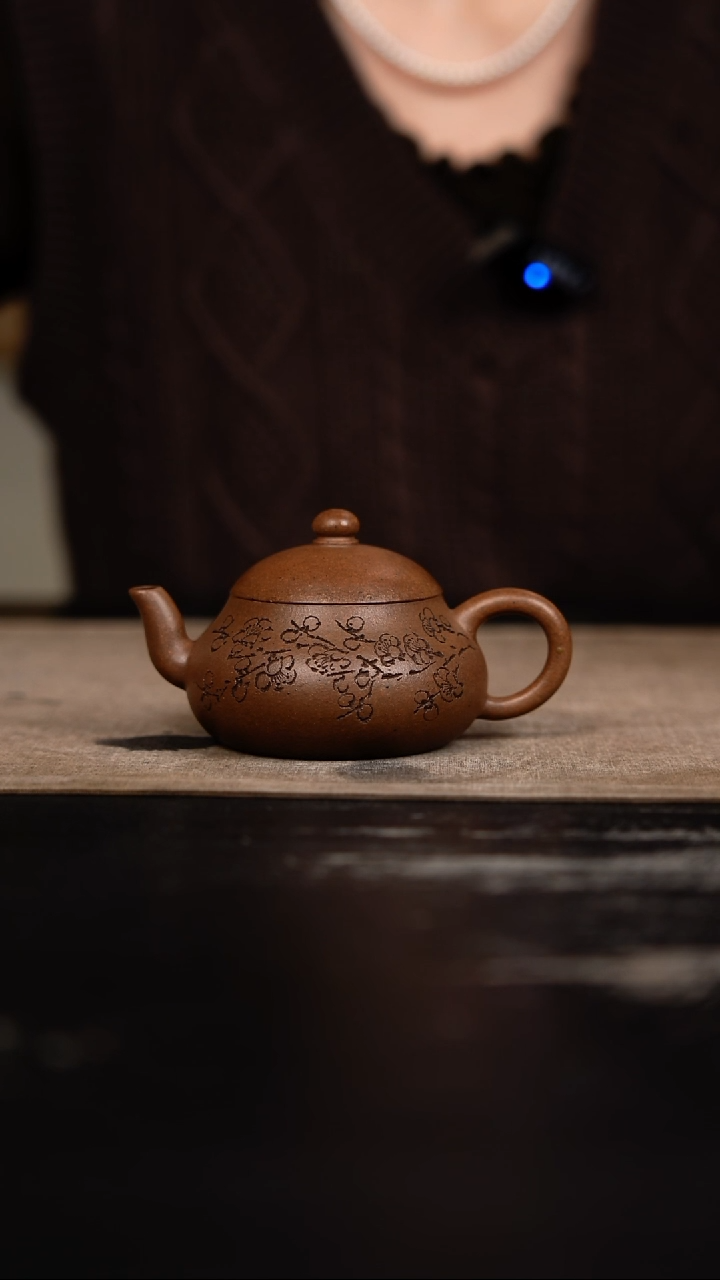 茶壶紫砂老段刻绘梨形
