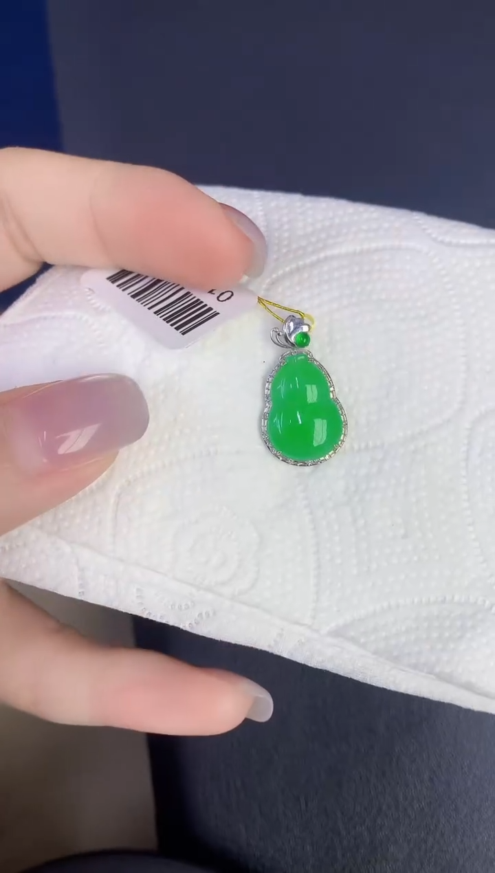 颈饰18K金镶嵌翡翠缅甸天然翡翠A货