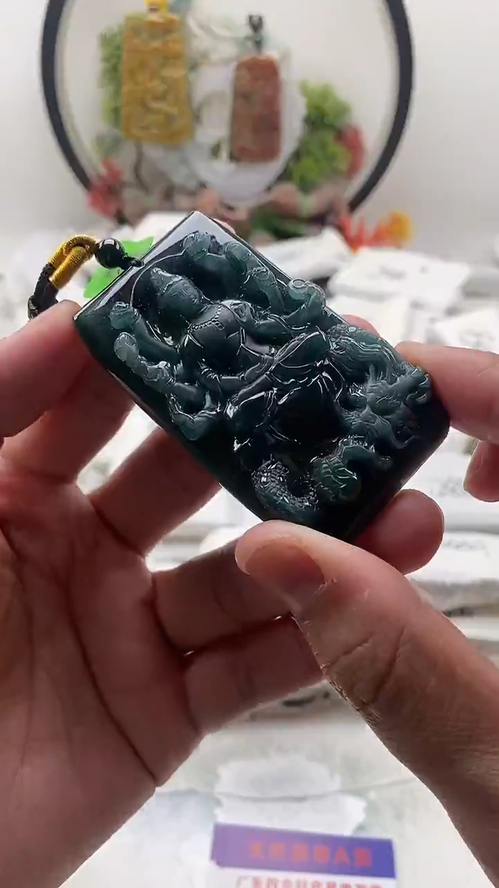 颈饰未镶嵌翡翠千手观音