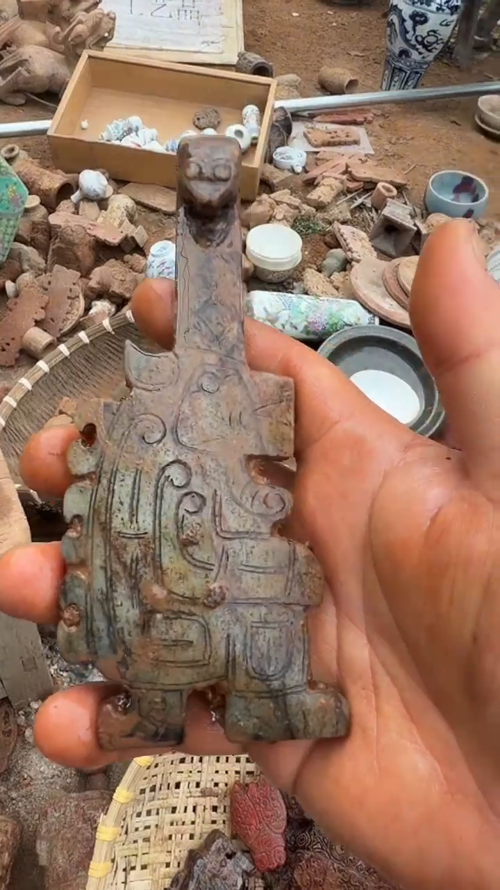 未镶嵌和田玉把件大**名和田玉 把件