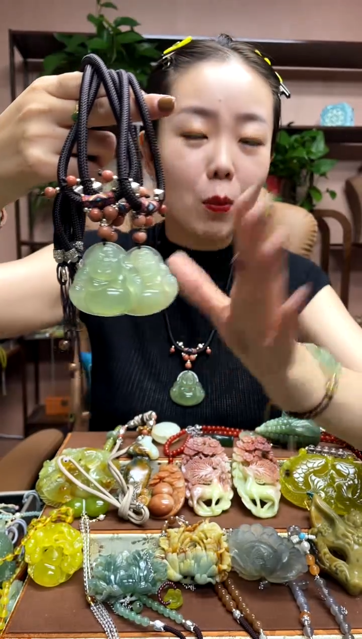 未镶嵌岫玉吊坠多样性发货发其中之一