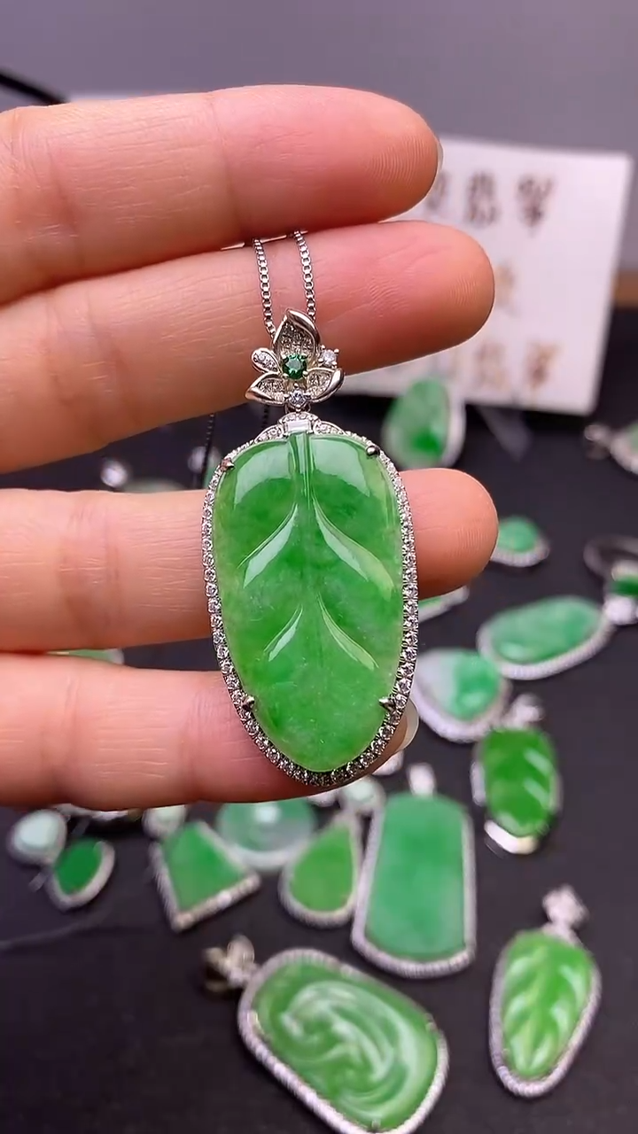 【闪购商品】翡翠吊坠(赠链)银S925镶嵌翡翠满绿叶子吊坠