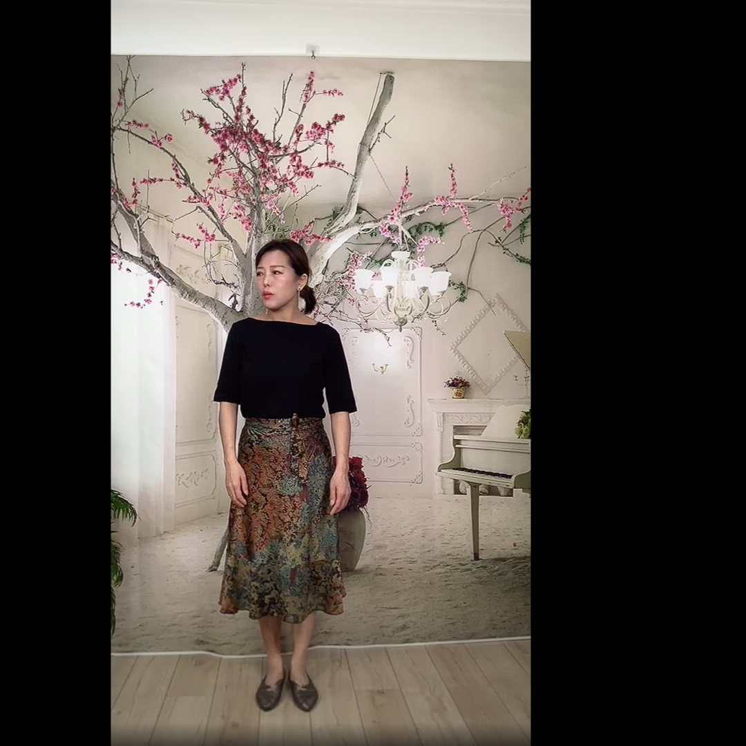 两面穿黑亮缎面料时尚长裙甩卖碎花