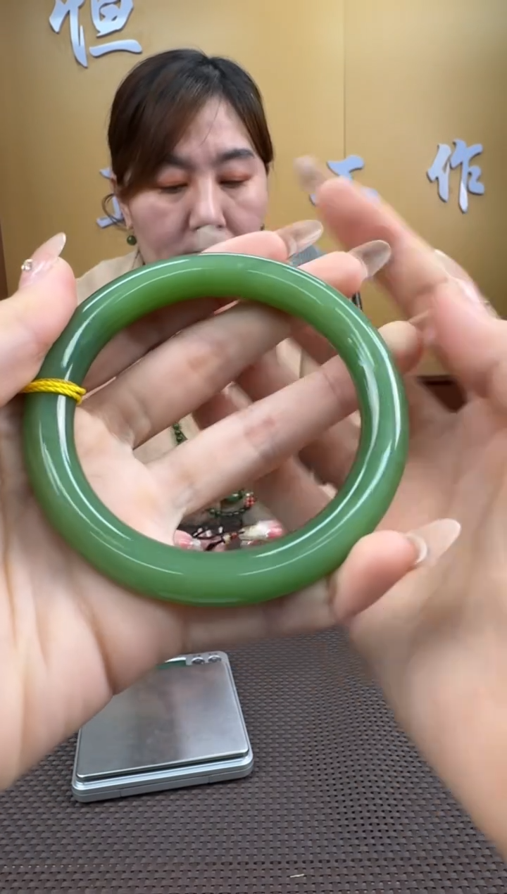 【闪购商品】和田玉手镯未镶嵌58