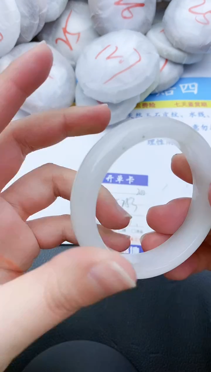 【闪购商品】石英质玉手镯未镶嵌242+52/53