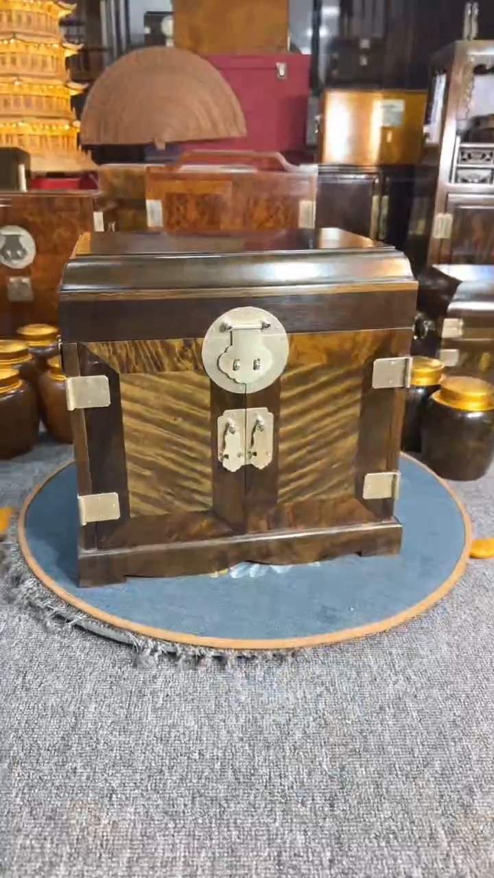 【闪购商品】乌木类成套家具阴沉官皮箱   s27