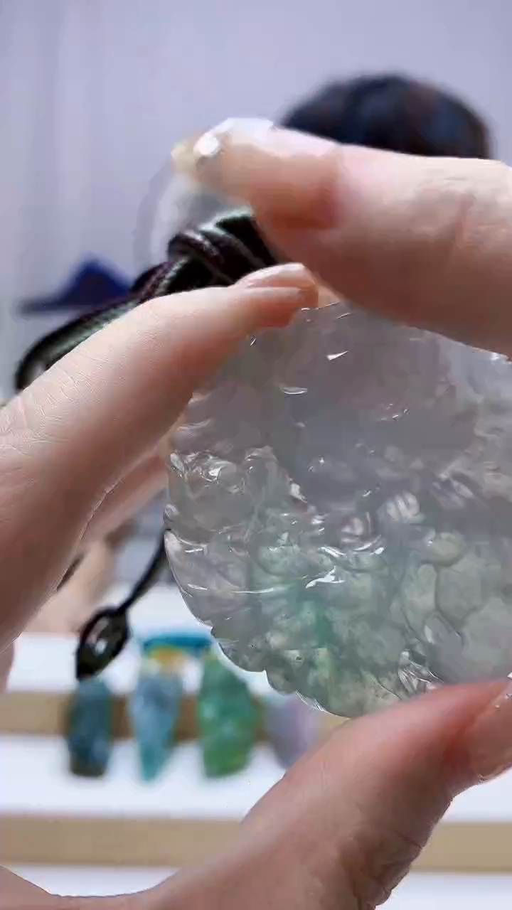 未镶嵌定制翡翠小**.4868DD-毛货挂件