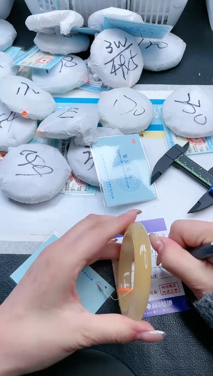 【闪购商品】石英质玉手镯未镶嵌17V283-59