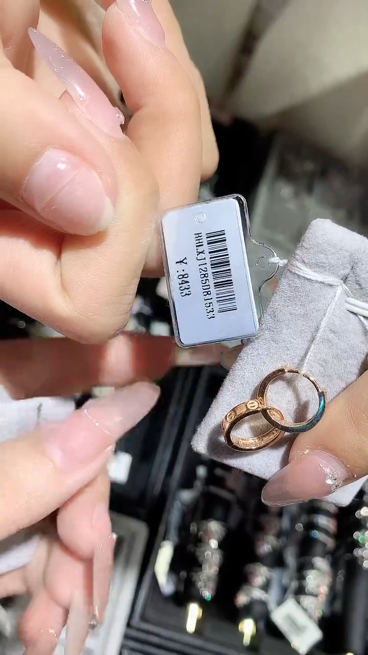 【闪购商品】钻石耳饰18K金镶嵌耳饰