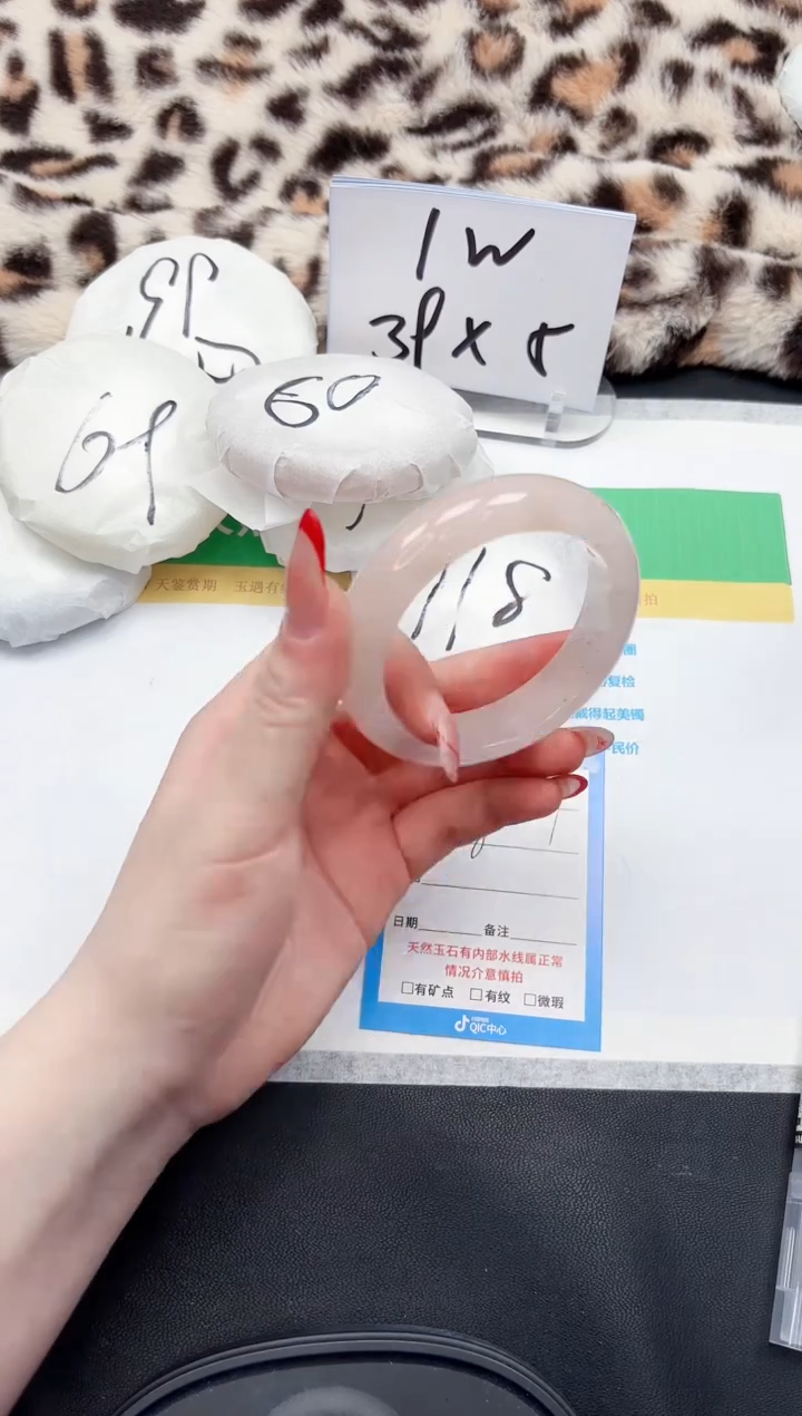 【闪购商品】石英质玉手镯未镶嵌107-54