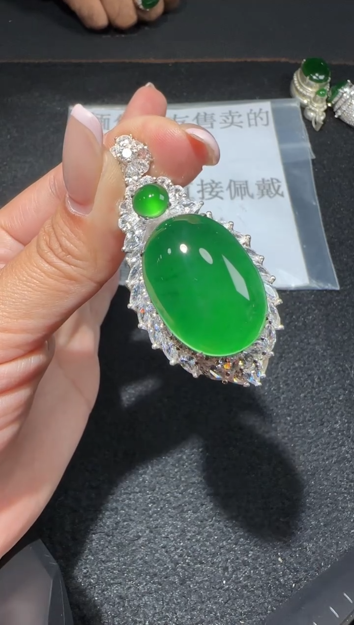 【闪购商品】翡翠吊坠(不含链)未镶嵌多样性发货拍一发一