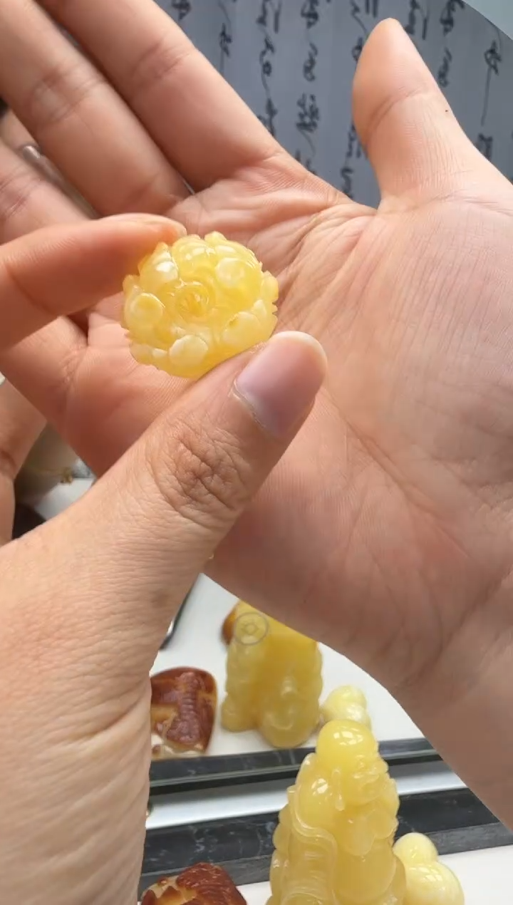 裸石琥珀未镶嵌如图