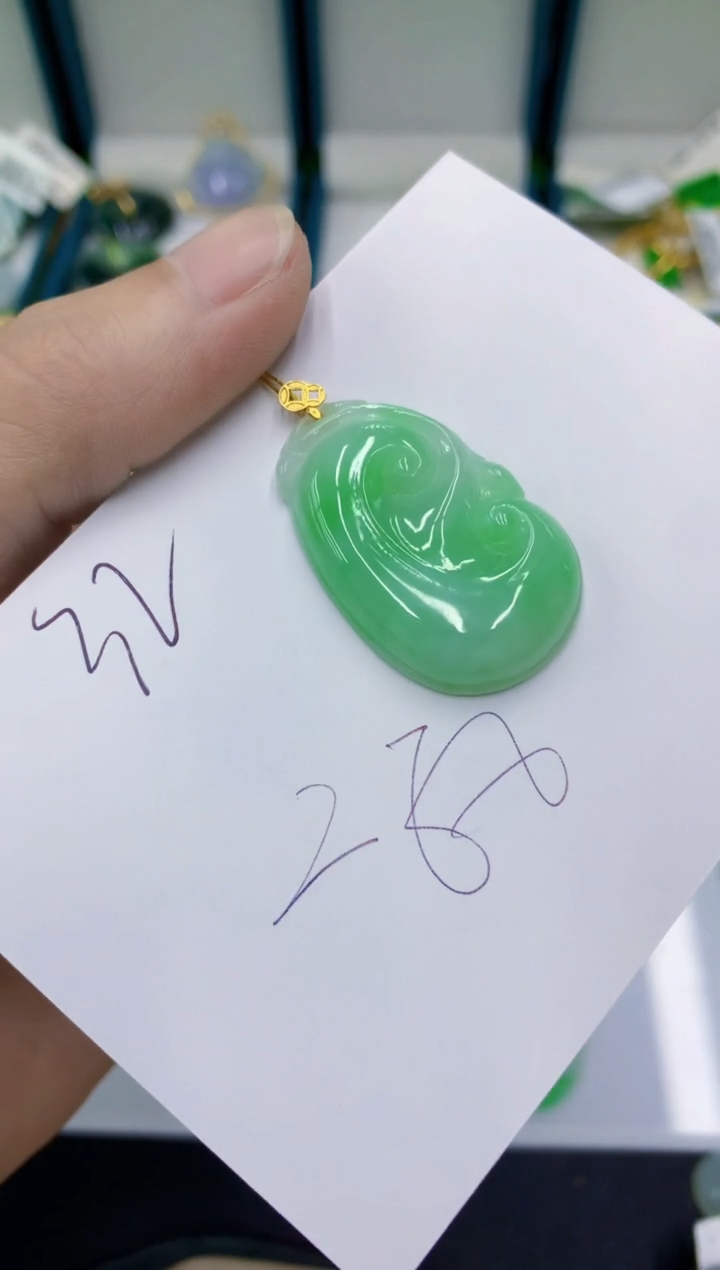 翡翠18K金镶嵌颈饰翡翠
