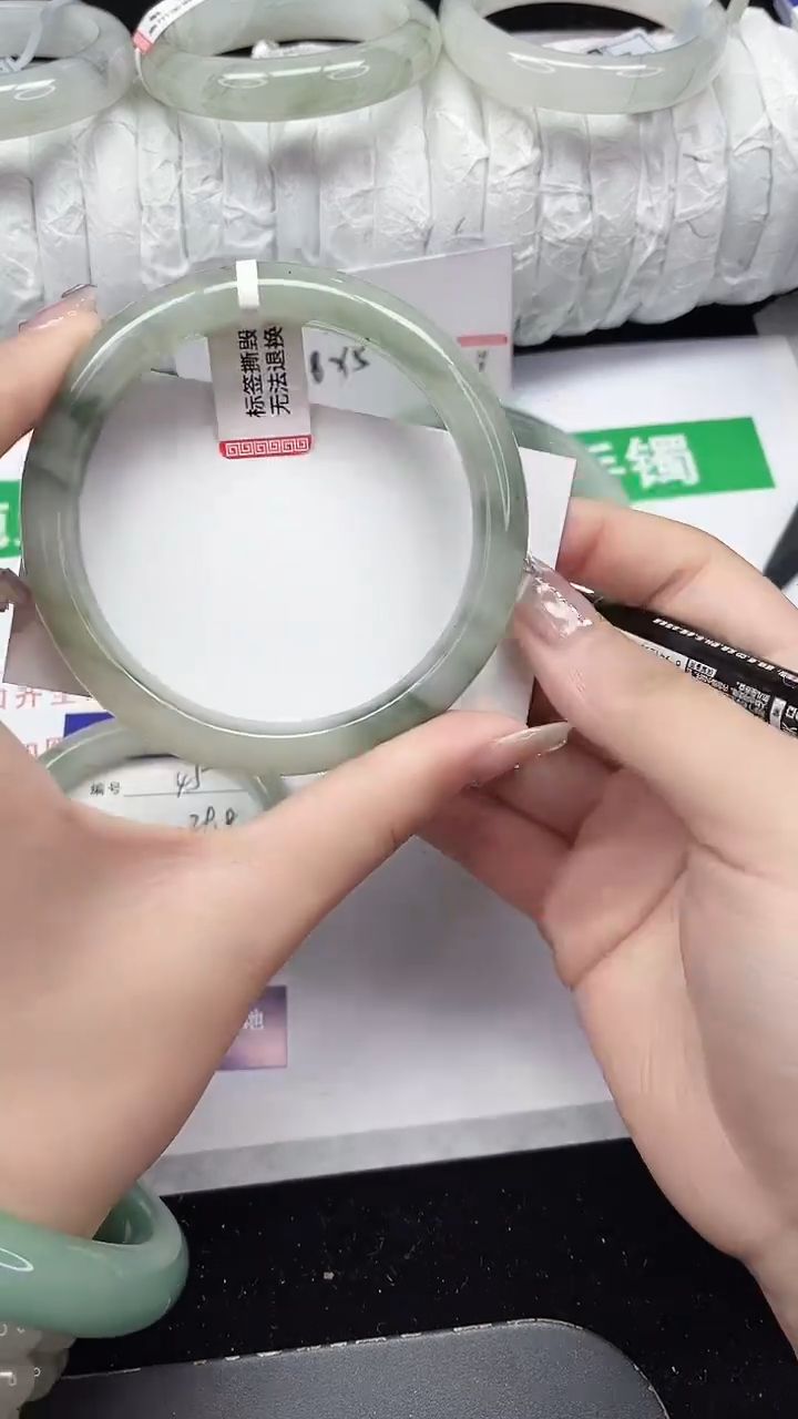 未镶嵌手镯石英质玉46-62/63