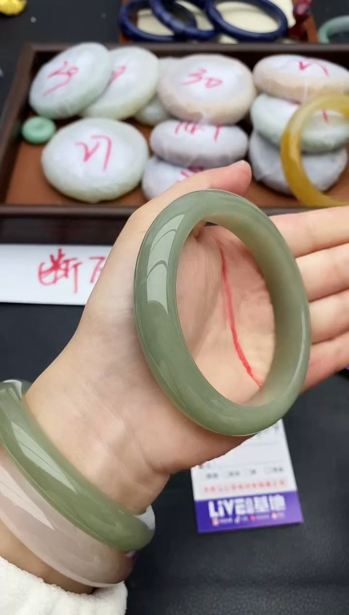 未镶嵌手镯石英质玉283+63/64