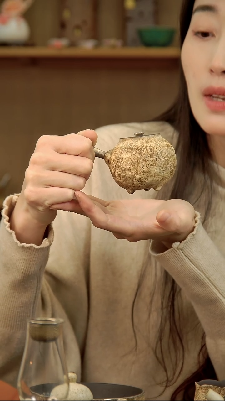 言野手作 粉引仿古三足侧把壶