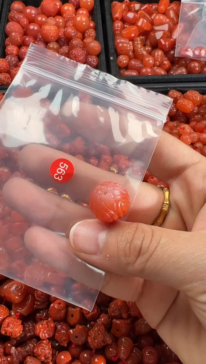 【闪购商品】南红玛瑙颈饰未镶嵌1