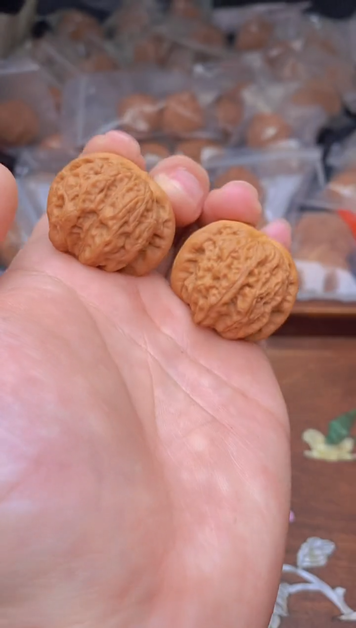 【闪购商品】文玩核桃把件G48号34尺血麒麟