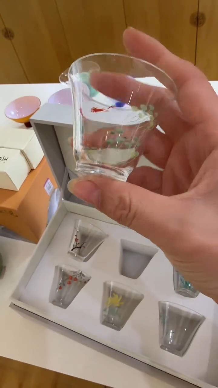 玉见六只手绘主人杯  