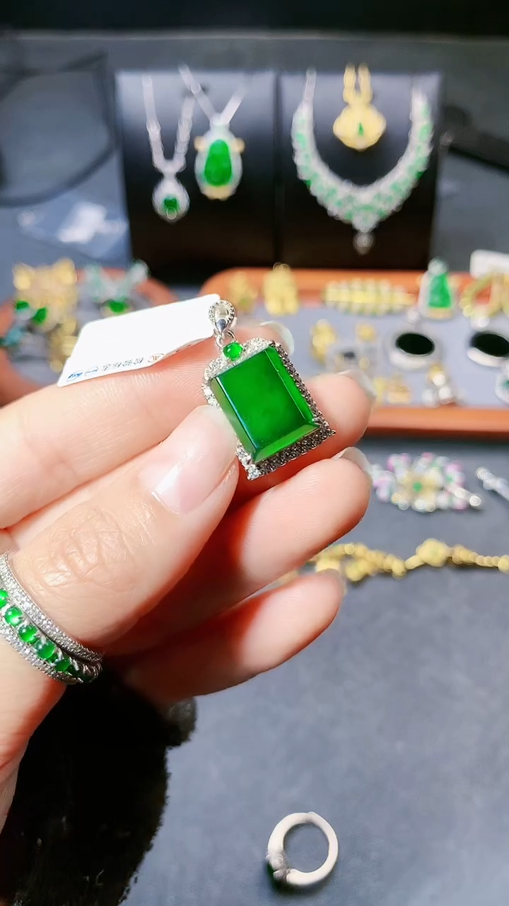 【闪购商品】翡翠毛衣链银S925镶嵌吊坠