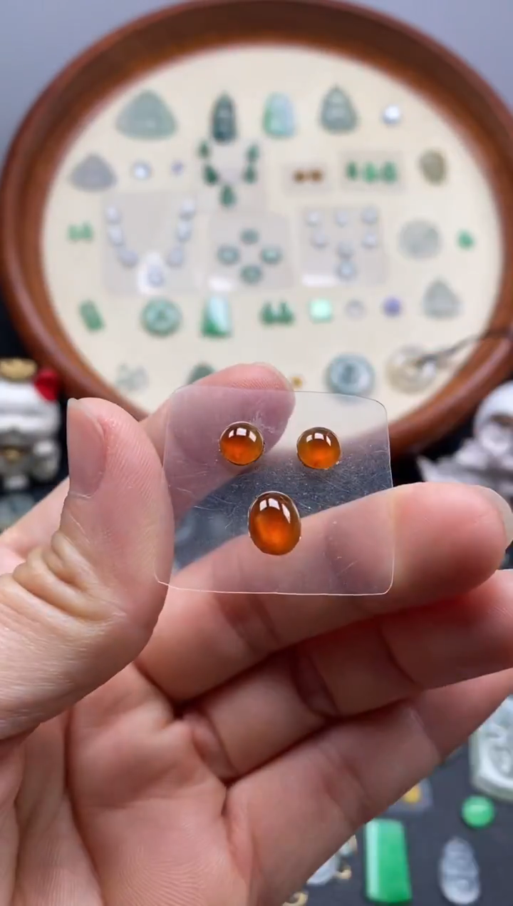 颈饰未镶嵌翡翠3颗黄翡蛋面/芬