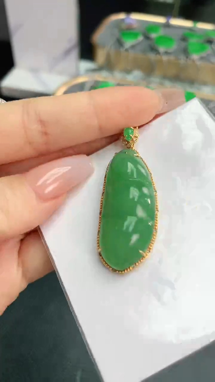 【闪购商品】翡翠颈饰18K金镶嵌赠礼盒证书