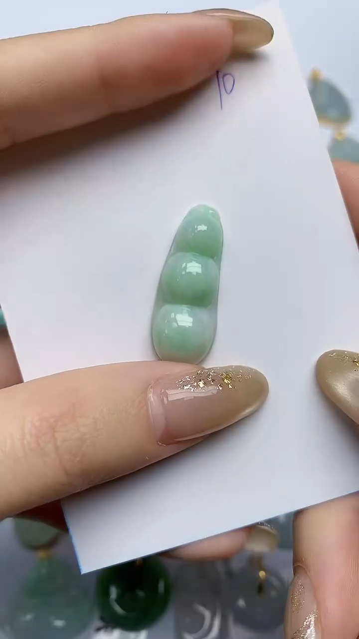 【闪购商品】翡翠颈饰未镶嵌天然翡翠A货